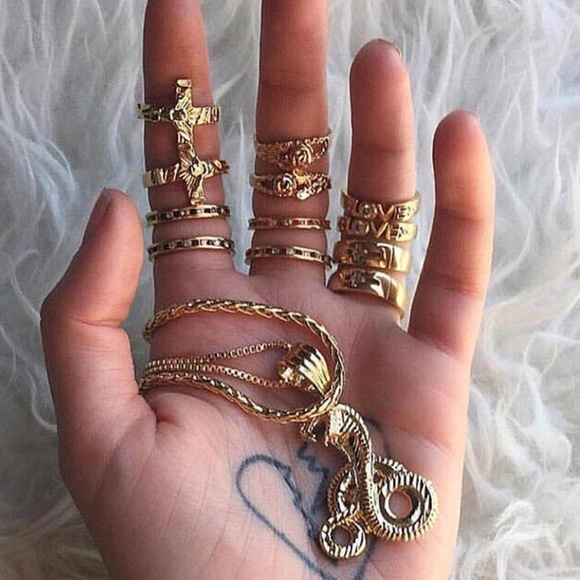 NEW Vanessa Mooney gold THE CROSS RING gold ring - Picture 6 of 7